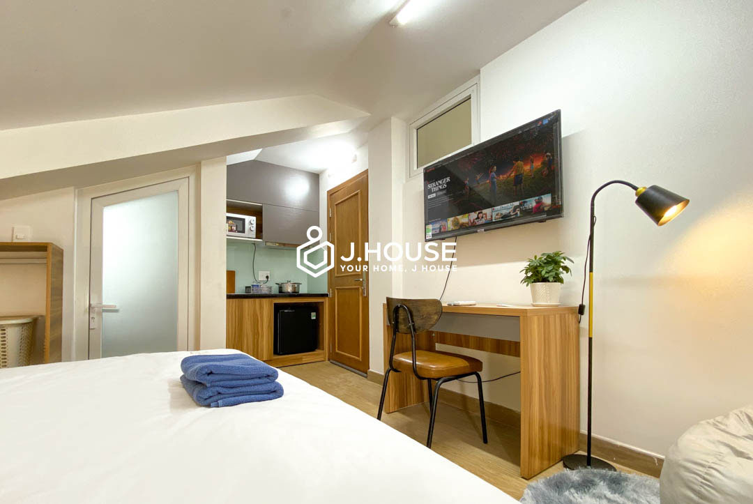 modern-studio-with-arched-window-for-rent-in-district-7-lynh-apartment-3