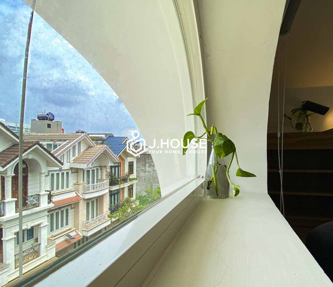 Modern Studio with Arched Window for Rent in District 7 – Lynh Apartment