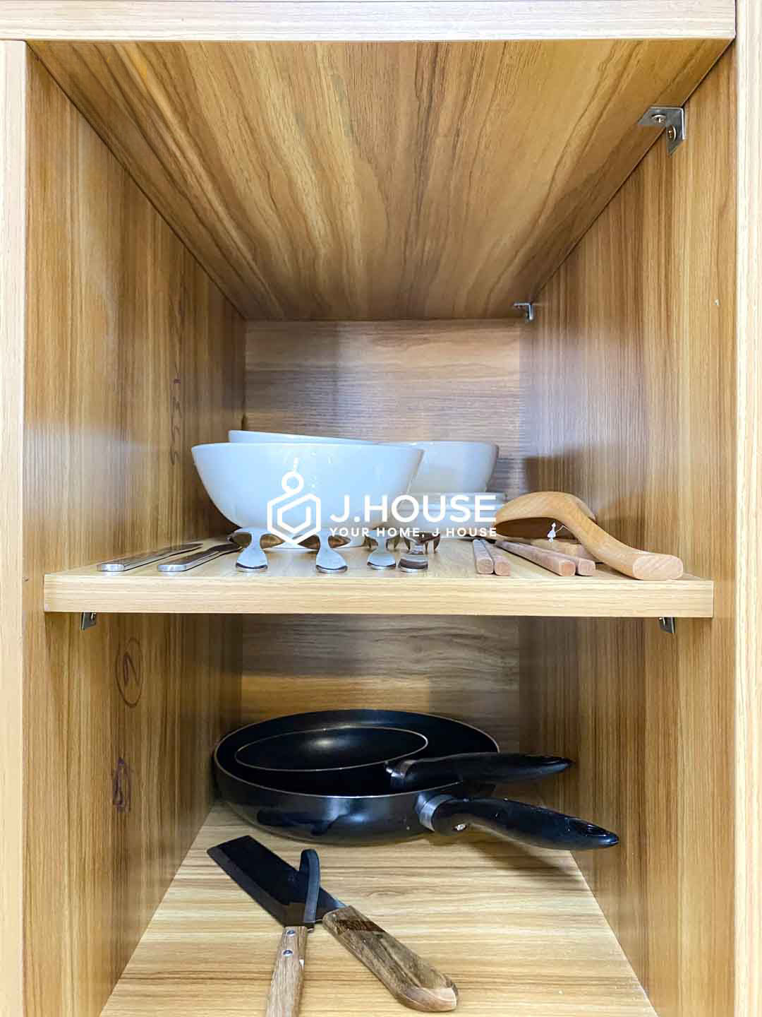 modern-studio-with-arched-window-for-rent-in-district-7-lynh-apartment-6