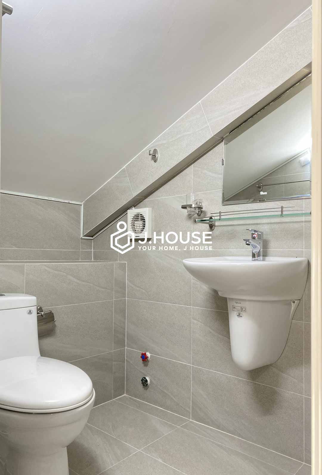 Modern Studio with Arched Window for Rent in District 7 – Lynh Apartment