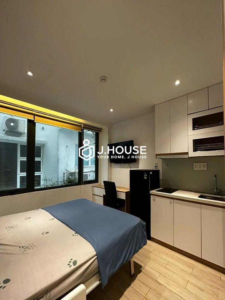 modern-studio-with-large-window-for-rent-in-d7-at-warm-ways-apartment-0