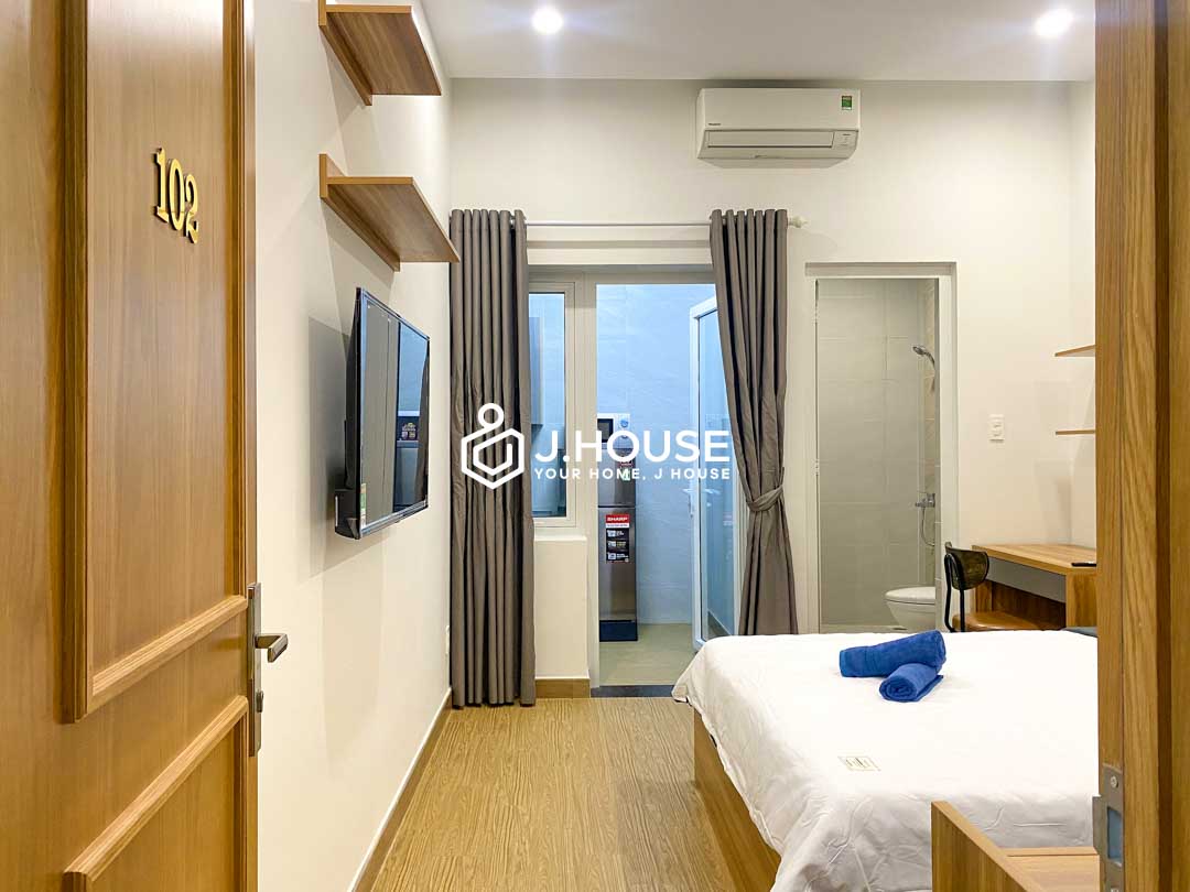 Serviced Studio with Separate Kitchen for Rent in D7 - Lynh Apartment