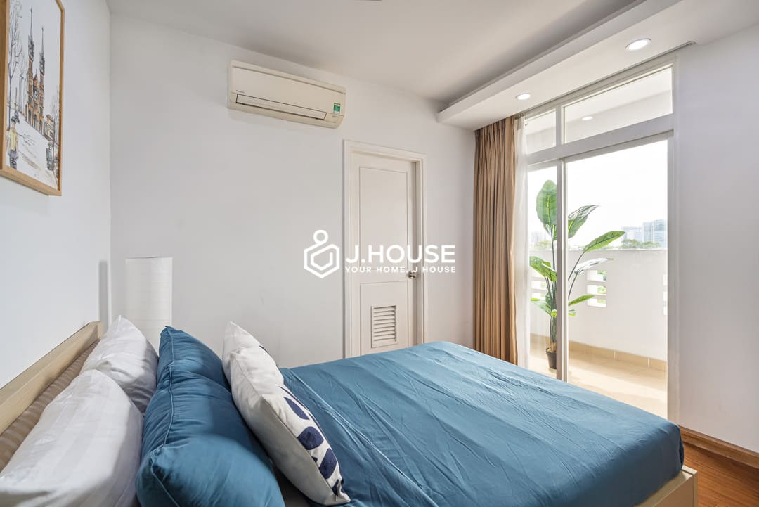 Bright 1br apartment for rent at International Plaza, District 1, HCMC