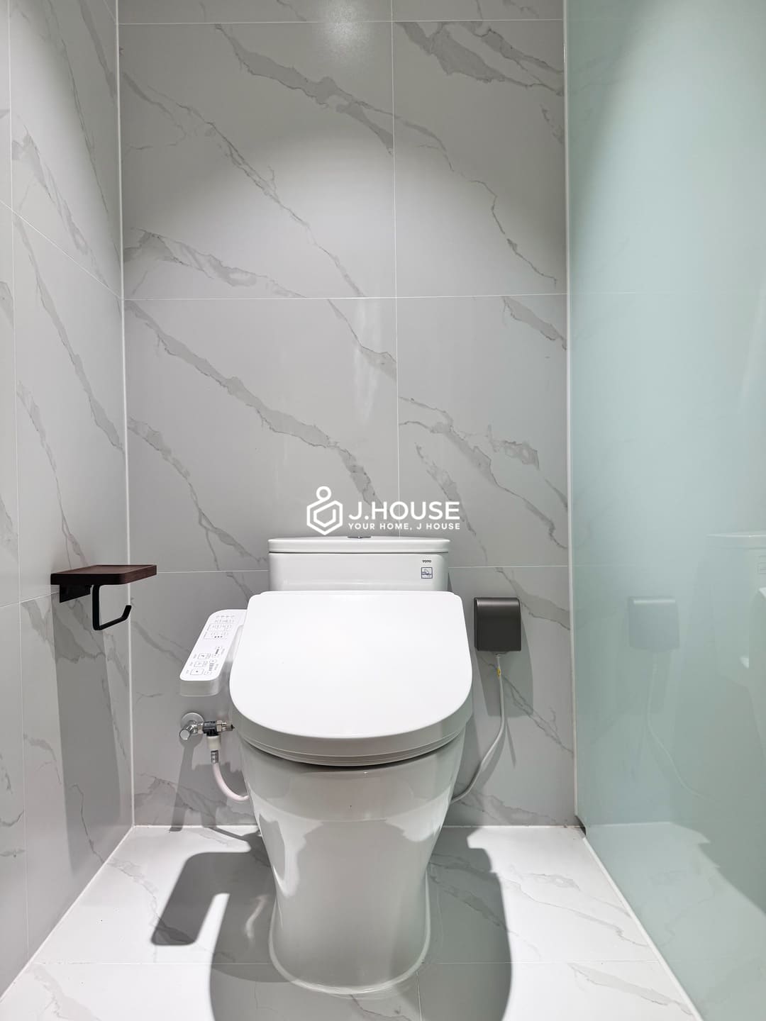 Luxurious 1-Bedroom with Gym & Bathtub For Rent - Lucky Residence Suites D3