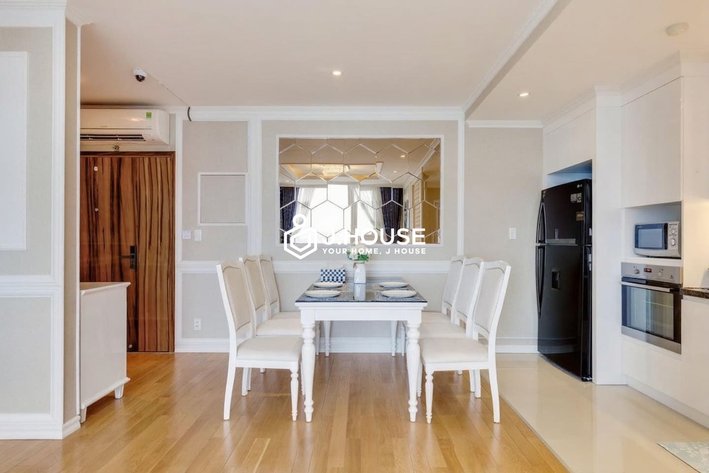 Modern 2-bedroom Leman Luxury apartment for rent in HCMC