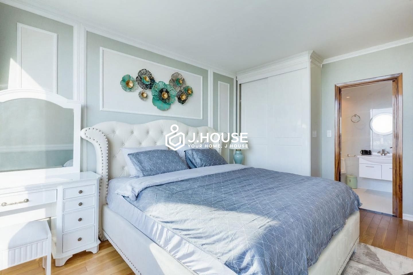 Modern 2-bedroom Leman Luxury apartment for rent in HCMC