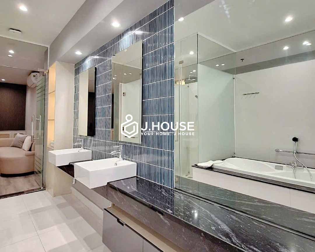 Premium 1-BR with Balcony Bathtub & Gym For Rent in D3 - Lucky Residence Suites