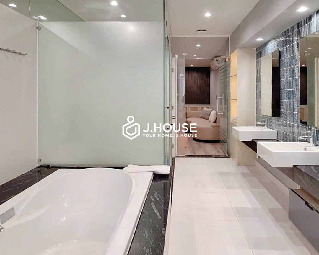 Premium 1-BR with Balcony Bathtub & Gym For Rent in D3 - Lucky Residence Suites