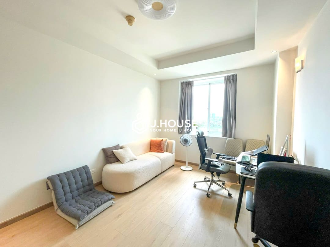 Rent a spacious 3 br Fideco Riverview apartment in Thao Dien, HCMC