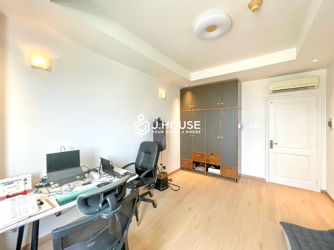 Rent a spacious 3 br Fideco Riverview apartment in Thao Dien, HCMC