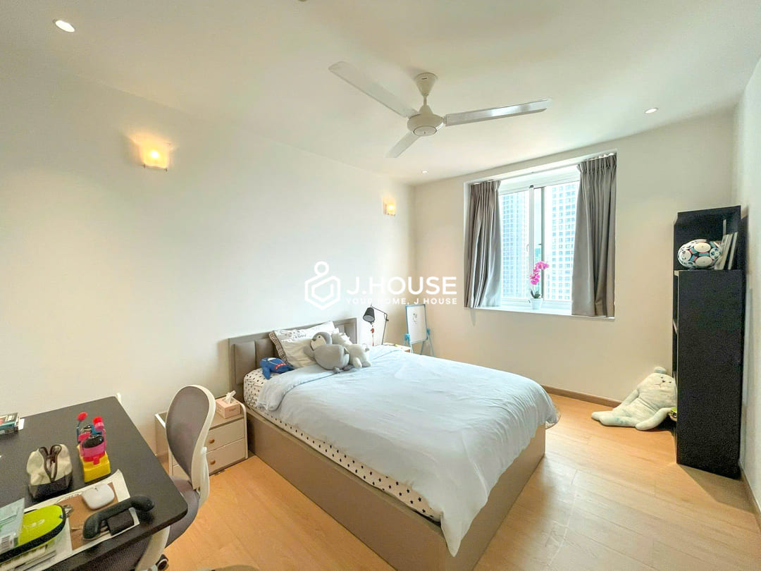 Rent a spacious 3 br Fideco Riverview apartment in Thao Dien, HCMC