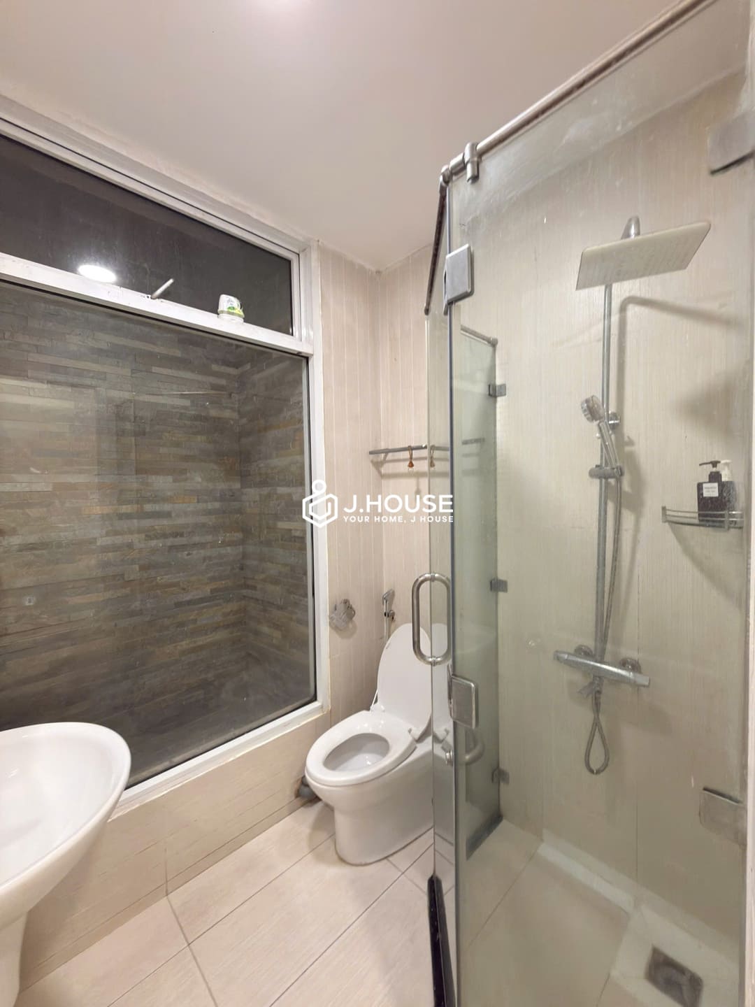 Studio apartment for rent in District 1, HCMC - JooHouse 1