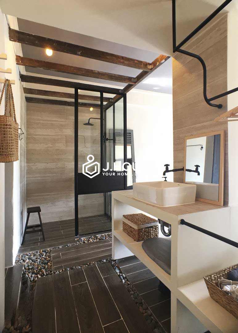 Unique 1-Bedroom For Rent near Ben Thanh Market in District 1 - Tomato Project